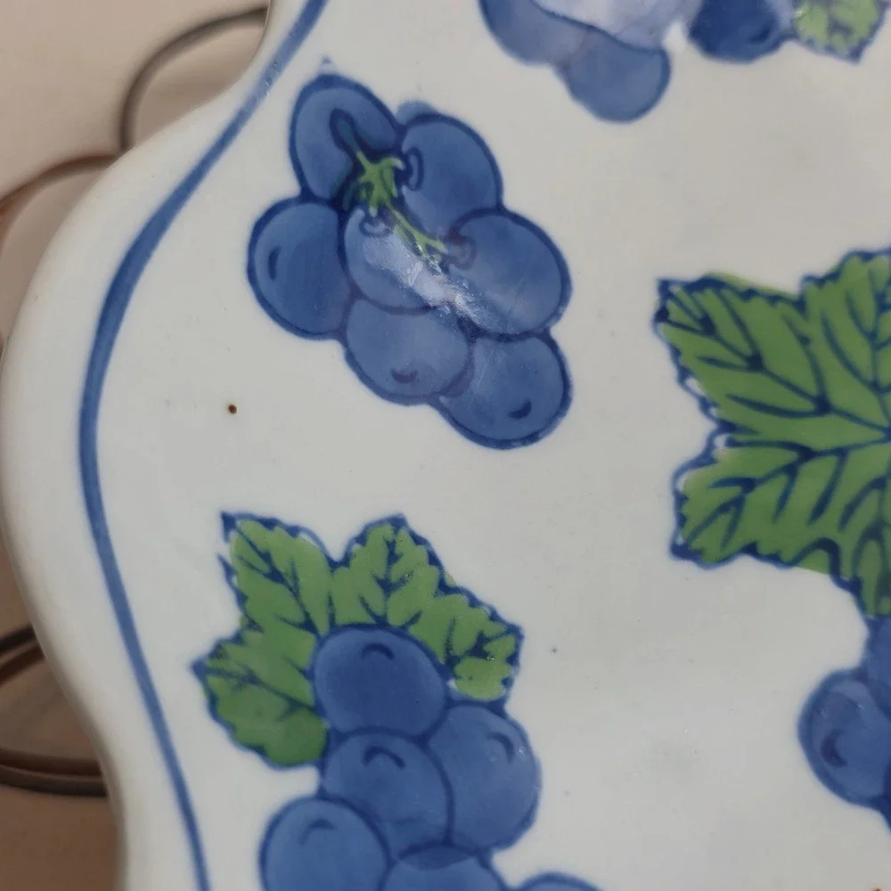 Vintage‎ Hand Painted Ceramic Grape Pedestal Bowl Scalloped Blue White Dish 7.5